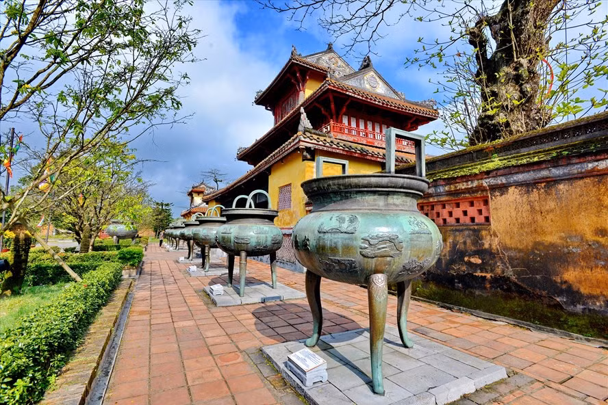 Bộ Cửu đỉnh, Bảo vật Quốc gia của Huế. Ảnh: Thái Hoàng