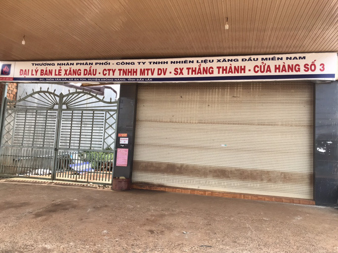 Theo các chủ doanh nghiệp thì việc nguyên nhân đóng cửa là do hết xăng dầu Theo các chủ doanh nghiệp thì việc nguyên nhân đóng cửa là do hết xăng dầu