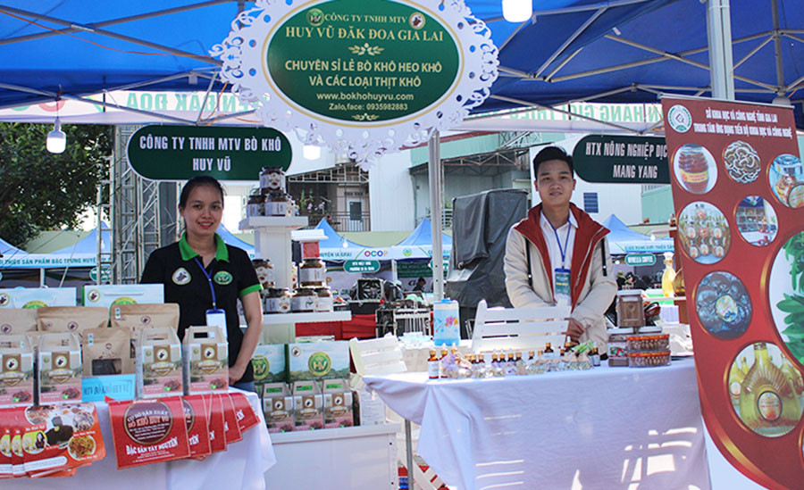 Sản phẩm OCOP trưng bày tại một sự kiện thương mại. Ảnh: N.D Sản phẩm OCOP trưng bày tại một sự kiện thương mại. Ảnh: N.D