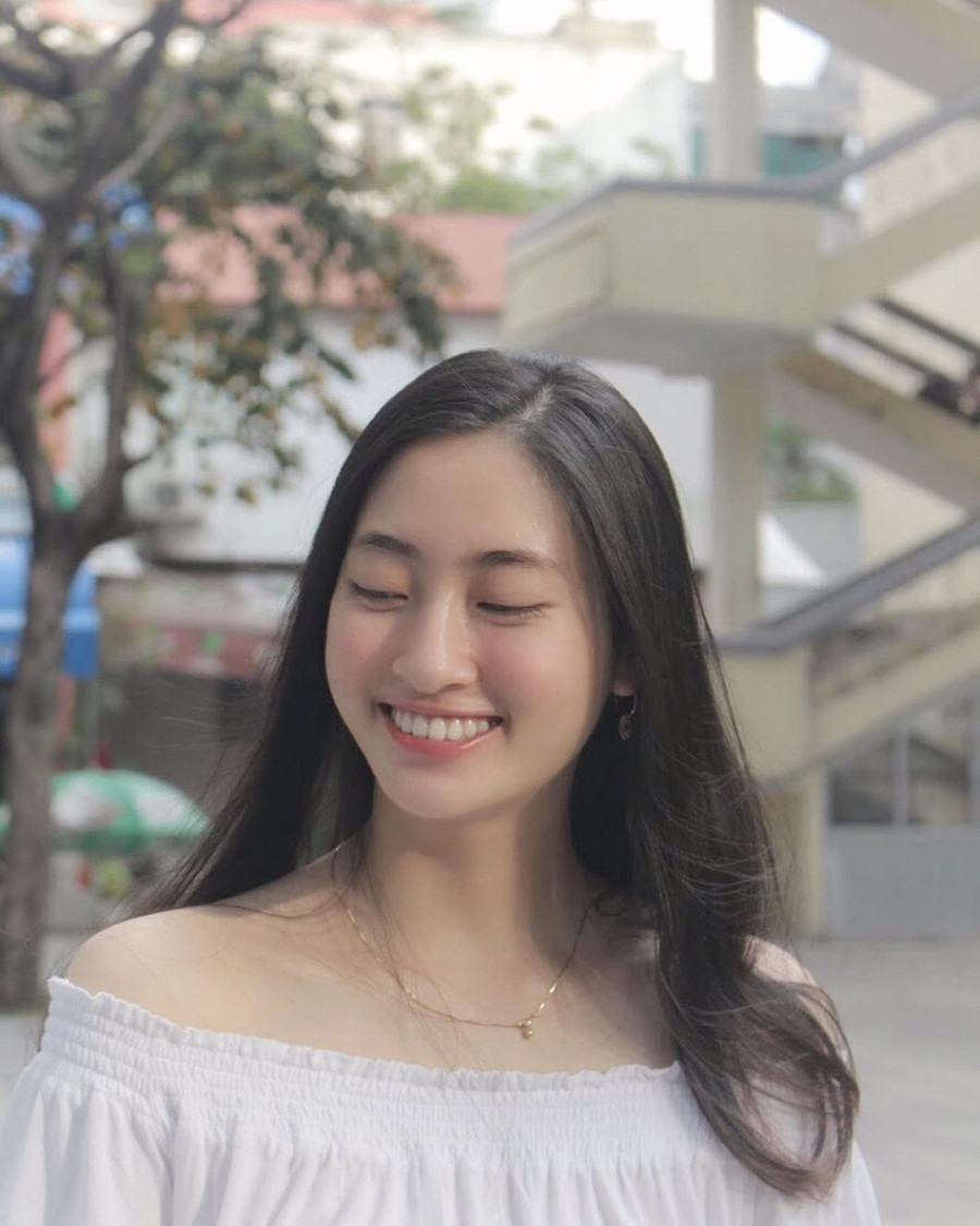 Lương Thùy Linh chụp lại khoảnh khắc xuống đường: “Gửi lại vùng ký ức ta trao về em. Một ngày đầy nắng”.  Lương Thùy Linh chụp lại khoảnh khắc xuống đường: “Gửi lại vùng ký ức ta trao về em. Một ngày đầy nắng”.