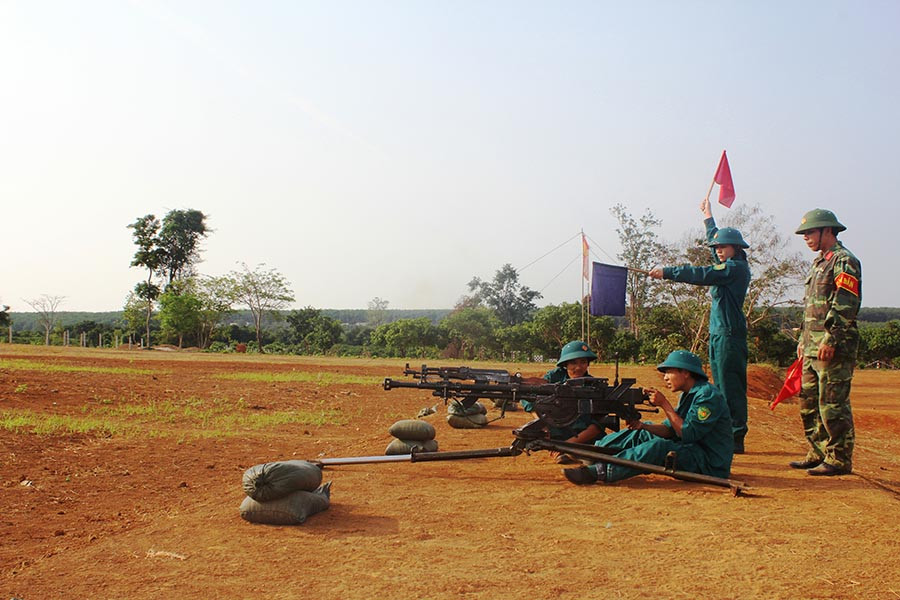 Lực lượng dân quân tự vệ huyện Đức Cơ tham gia huấn luyện. Ảnh: V.H  Lực lượng dân quân tự vệ huyện Đức Cơ tham gia huấn luyện. Ảnh: V.H