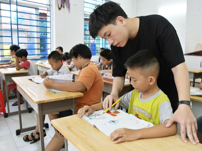 Hải hy sinh tất cả từ thời gian, tiền bạc, công việc và cả tương lai của mình để lo cho các em nhỏ ở lớp học tình thương