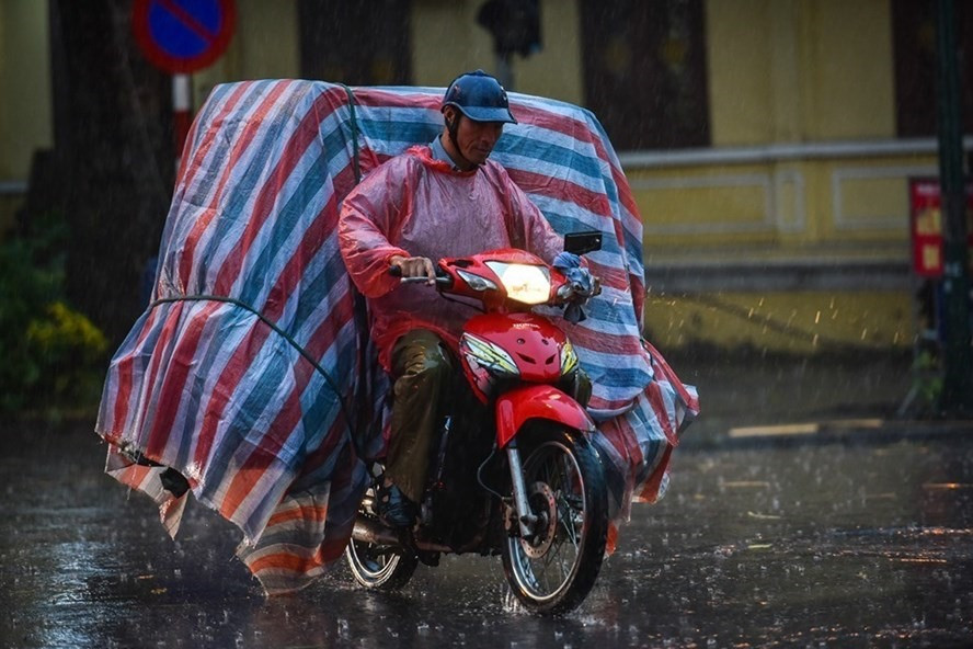 Đề xuất xe máy bật đèn nhận diện vào ban ngày gây tranh cãi. Ảnh Sơn Tùng 