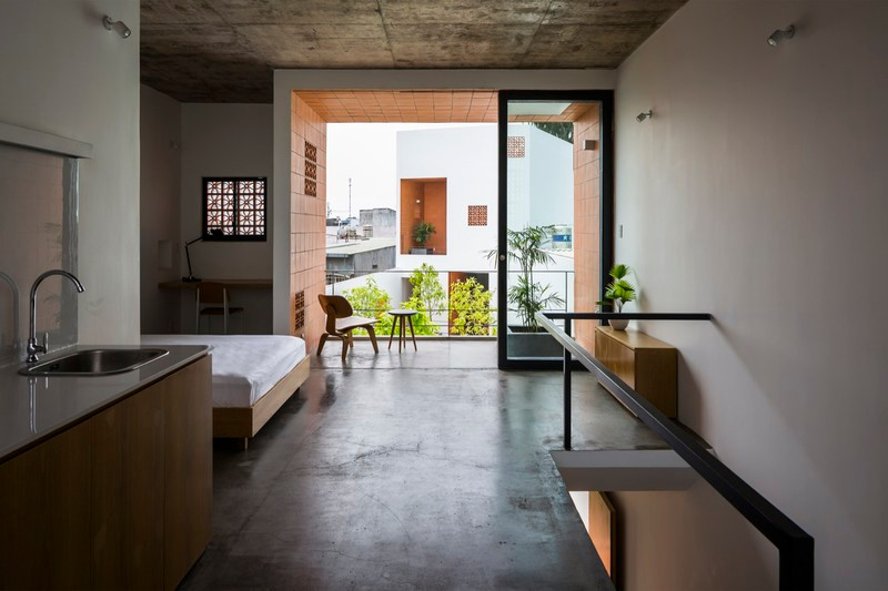 Phần lớn vật liệu sử dụng trong ngôi nhà đều có sẵn tại các cửa hàng địa phương, tiết kiệm chi phí và thời gian xây dựng.