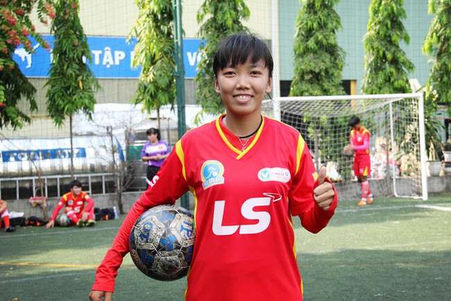 Huỳnh Như từng suýt bỏ dở đam mê với trái bóng tròn