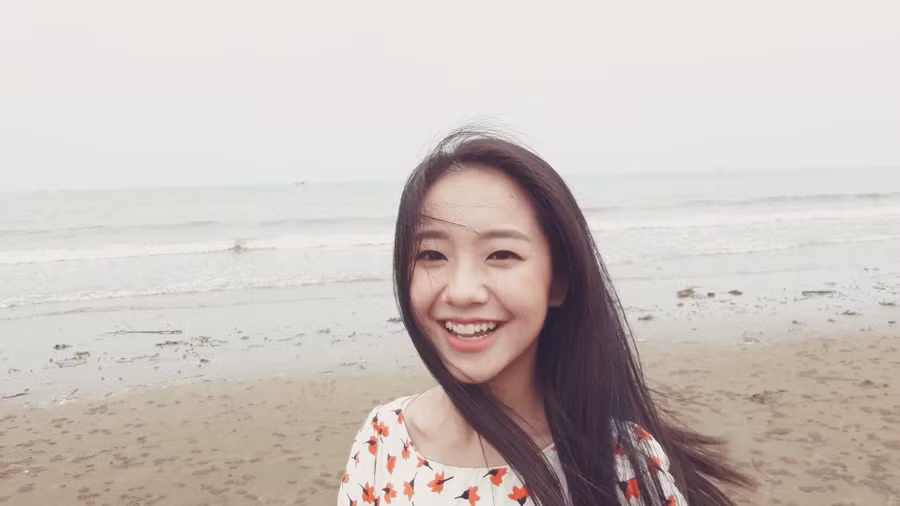 Hoàng Hà sở hữu đôi mắt đẹp và nụ cười tươi tắn. Ảnh: Nhân vật cung cấp. 