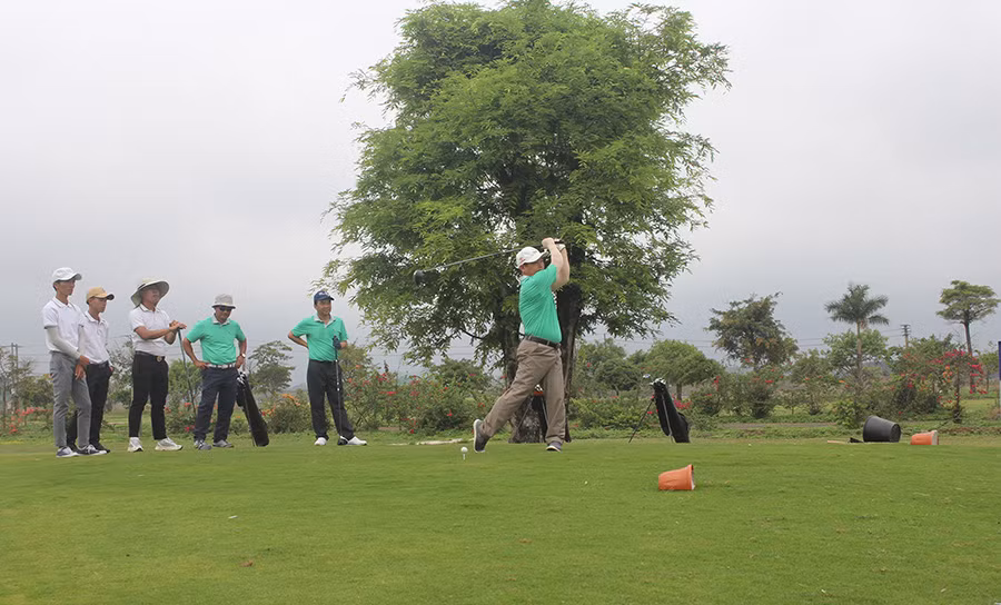 Giải đấu có sự tham gia của 50 golfer. Ảnh: H.S
