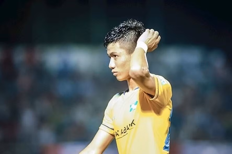 Chấn thương là nỗi ám ảnh của Phan Văn Đức suốt 2 năm qua. Ảnh: Duy Anh