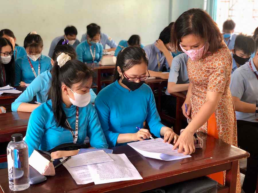 Giáo viên tập trung củng cố lại kiến thức cho học sinh sau kỳ nghỉ dài. Ảnh: Ngọc Thu Giáo viên tập trung củng cố lại kiến thức cho học sinh sau kỳ nghỉ dài. Ảnh: Ngọc Thu