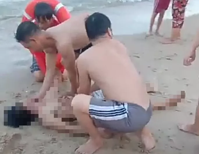 Dù được đưa vào bờ sơ cứu nhưng nạn nhân đã tử vong