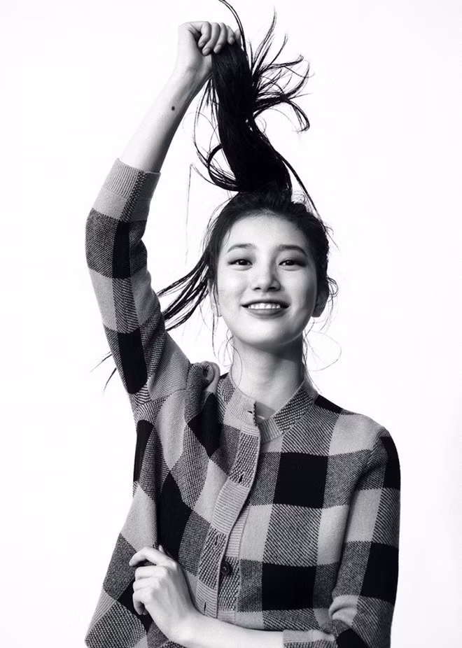 Trong số báo tháng 6 của Vogue, Suzy 