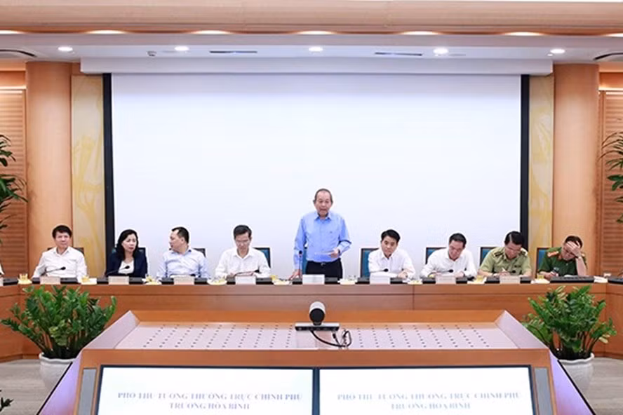 Phó Thủ tướng Thường trực Chính phủ Trương Hòa Bình chủ trì buổi làm việc. Ảnh: hanoi.gov