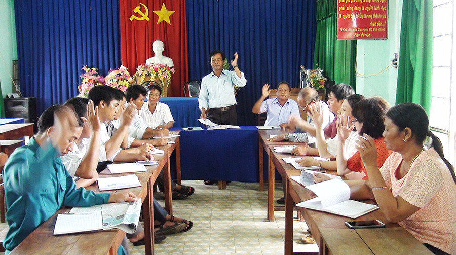 Đảng ủy xã Ia Rmok, huyện Krông Pa trong một buổi sinh hoạt đảng. Ảnh: Minh Nguyễn