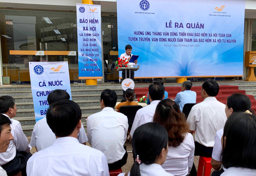 Ông Đoàn Ngô- Phó Giám đốc BHXH Gia Lai phát biểu tại lễ ra quân. Ảnh: Như Nguyện