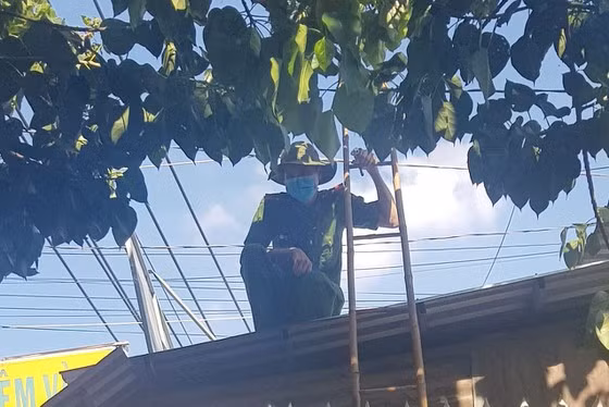 Công an khám nghiệm hiện trường