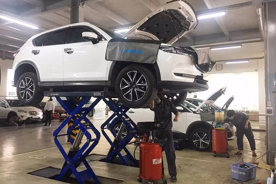 Nguồn thu từ mảng dịch vụ của các hãng xe bị sụt giảm rất mạnh. Ảnh: Vũ Thảo