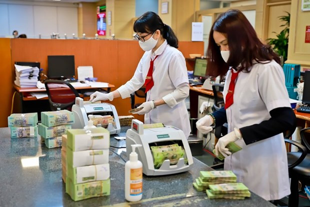 Giảm lãi suất điều hành sẽ điều kiện cho các tổ chức tín dụng tiếp tục có điều kiện hỗ trợ doanh nghiệp và cá nhân chịu ảnh hưởng của dịch bệnh. (Ảnh: CTV/Vietnam+) Giảm lãi suất điều hành sẽ điều kiện cho các tổ chức tín dụng tiếp tục có điều kiện hỗ trợ doanh nghiệp và cá nhân chịu ảnh hưởng của dịch bệnh. (Ảnh: CTV/Vietnam+)