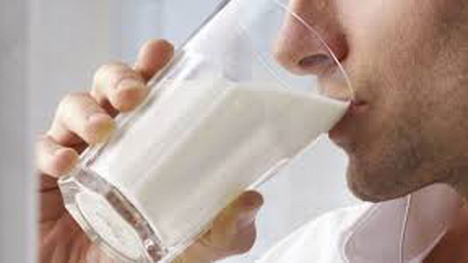 Nam giới tiêu thụ đậu nành với số lượng 1 - 2 ly mỗi ngày, đã không phát triển ngực hoặc rụng tóc, không gây ra tác dụng phụ giảm mức hoóc môn nam testosterone ẢNH MINH HỌA: SHUTTERSTOCK Nam giới tiêu thụ đậu nành với số lượng 1 - 2 ly mỗi ngày, đã không phát triển ngực hoặc rụng tóc, không gây ra tác dụng phụ giảm mức hoóc môn nam testosterone ẢNH MINH HỌA: SHUTTERSTOCK