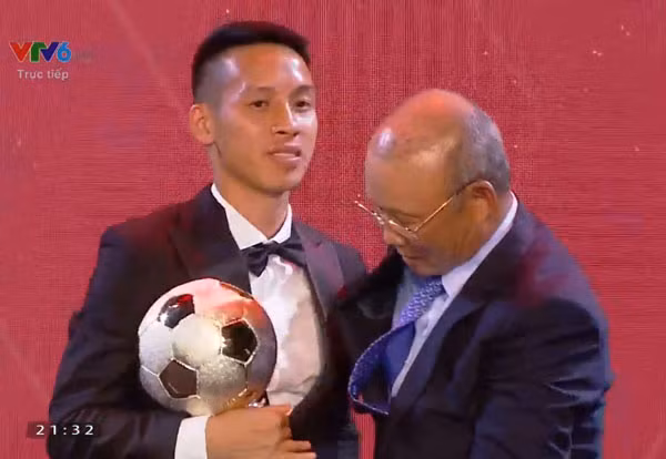 Hùng Dũng giành Quả bóng Vàng 2019.