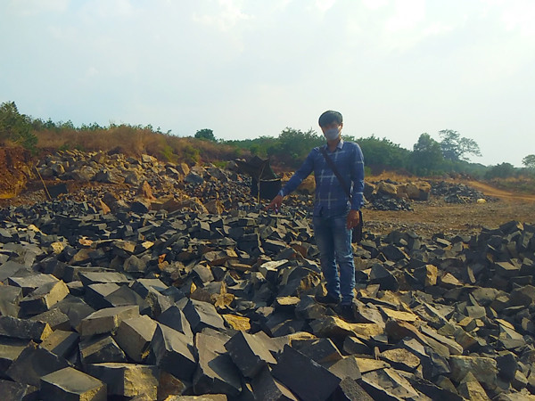 Hiện trường vụ khai thác đá trái phép ở làng Mook Trêl (xã Ia Dom, huyện Đức Cơ). Ảnh: N.T