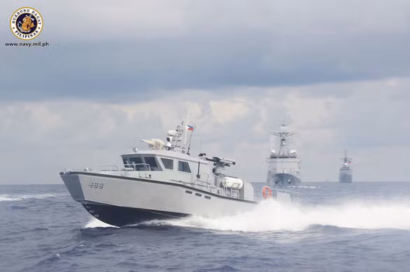 Đón khinh hạm tên lửa BRP Jose Rizal - Ảnh: HẢI QUÂN PHILIPPINES Đón khinh hạm tên lửa BRP Jose Rizal - Ảnh: HẢI QUÂN PHILIPPINES