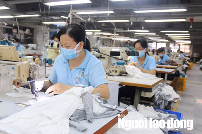  Lao động nữ sinh từ tháng 1-1966 sẽ đủ tuổi nghỉ hưu vào năm 2021, với lần lượt tuổi nghỉ hưu là 60 tuổi 3 tháng và 55 tuổi 4 tháng