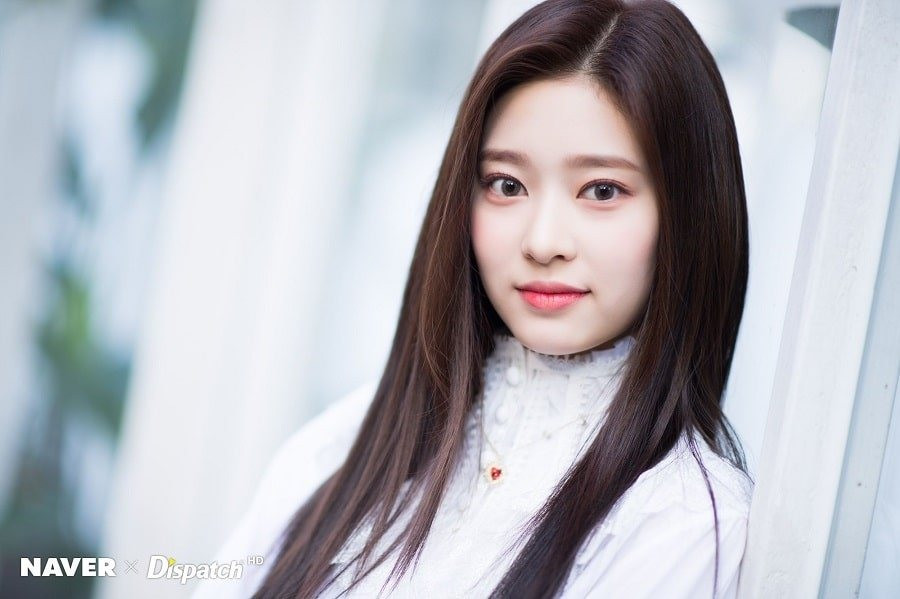 Minjoo sở hữu vẻ đẹp ngọt ngào, tươi sáng, rất dễ tạo thiện cảm với người hâm mộ.