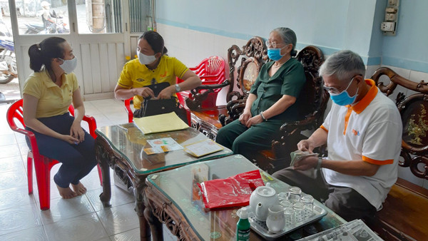 Tham gia BHXH để hưởng các quyền lợi thiết thực, an tâm tuổi già. Ảnh: N.N