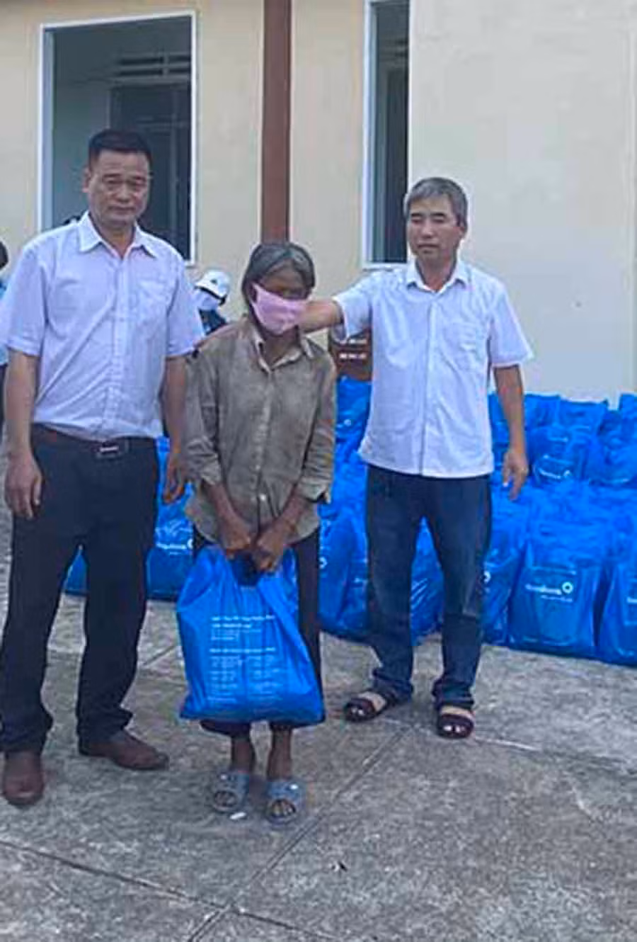 Công đoàn cơ sở VietinBank Gia Lai đã trao tặng gạo cho 500 hộ nghèo xã Ya Ma, Chơ Long (huyện Kông Chro). Ảnh: S.C Công đoàn cơ sở VietinBank Gia Lai đã trao tặng gạo cho 500 hộ nghèo xã Ya Ma, Chơ Long (huyện Kông Chro). Ảnh: S.C