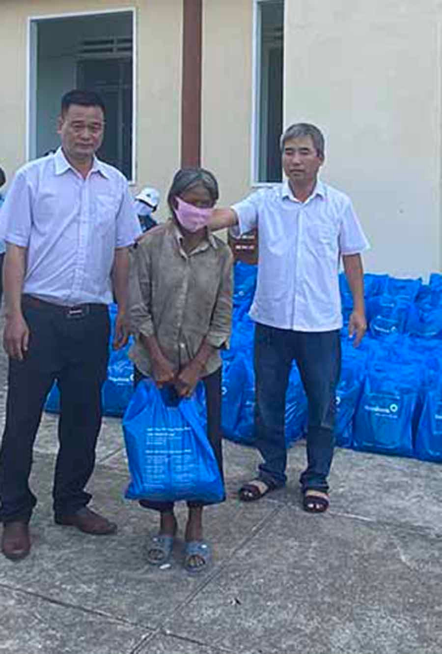 Công đoàn cơ sở VietinBank Gia Lai đã trao tặng gạo cho 500 hộ nghèo xã Ya Ma, Chơ Long (huyện Kông Chro). Ảnh: S.C Công đoàn cơ sở VietinBank Gia Lai đã trao tặng gạo cho 500 hộ nghèo xã Ya Ma, Chơ Long (huyện Kông Chro). Ảnh: S.C