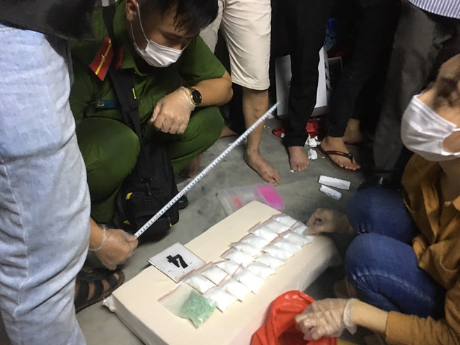 Ma túy được phát hiện và thu giữ tại nơi ở của Đạt - Ảnh: Công Quang Ma túy được phát hiện và thu giữ tại nơi ở của Đạt - Ảnh: Công Quang