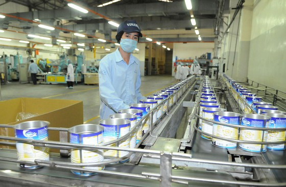 Sản xuất sữa bột phục vụ nhu cầu trong nước và xuất khẩu tại Vinamilk. Ảnh: CAO THĂNG Sản xuất sữa bột phục vụ nhu cầu trong nước và xuất khẩu tại Vinamilk. Ảnh: CAO THĂNG
