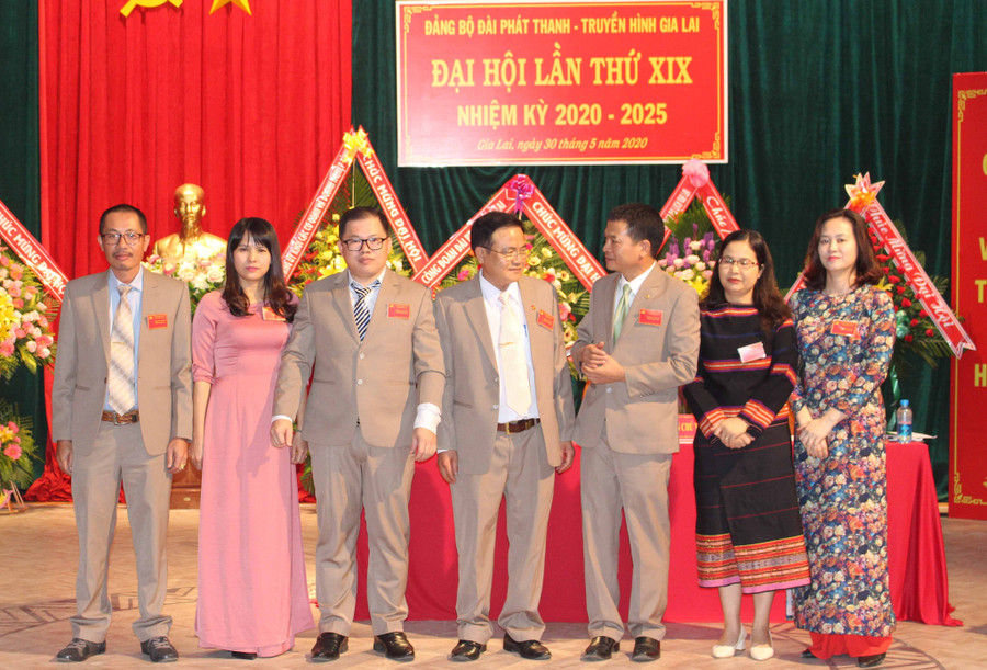 Ban chấp hành Đảng bộ Đài Phát thanh-Truyền hình tỉnh nhiệm kỳ 2020-2025. Ảnh: Nguyễn Giang. Ban chấp hành Đảng bộ Đài Phát thanh-Truyền hình tỉnh nhiệm kỳ 2020-2025. Ảnh: Nguyễn Giang.