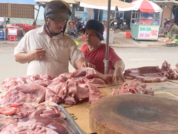 Sức tiêu thụ thịt heo giảm mạnh kể từ khi giá cả liên tục leo thang. Ảnh: V.T