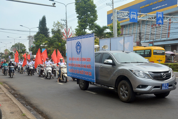 Bảo hiểm Xã hội tỉnh tiếp tục phối hợp đẩy mạnh công tác truyền thông về chính sách BHXH, BHYT trên địa bàn. Ảnh: N.N