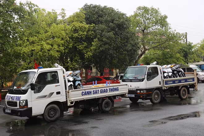 8 phương tiện bị tạm giữ. ẢNH DUY LINH