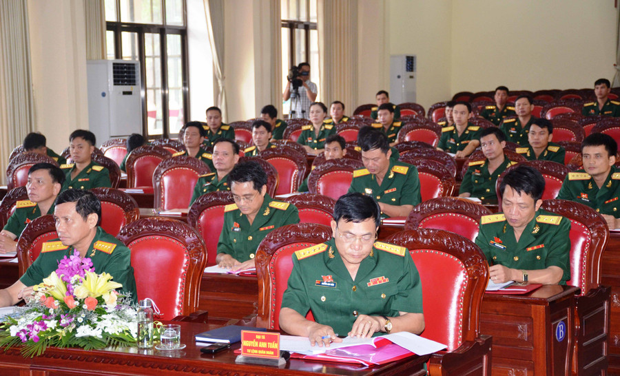 Đại tá Nguyễn Anh Tuấn-Tư lênh Quân đoàn dự và chỉ đạo đại hội. Ảnh: Vĩnh Hoàng Đại tá Nguyễn Anh Tuấn-Tư lênh Quân đoàn dự và chỉ đạo đại hội. Ảnh: Vĩnh Hoàng