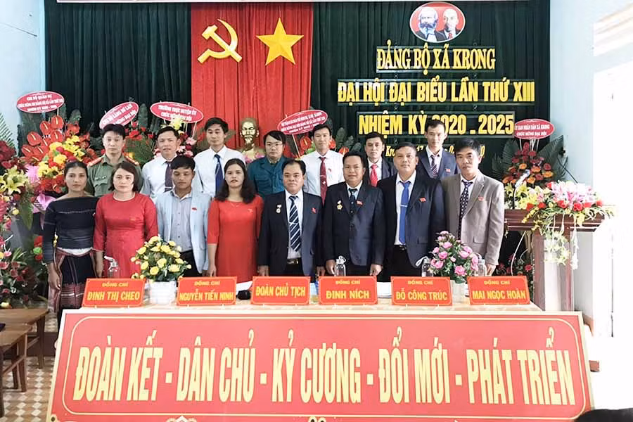  Ra mắt Ban Chấp hành Đảng bộ xã Krong nhiệm kỳ 2020-2025. Ảnh: NGỌC SANG