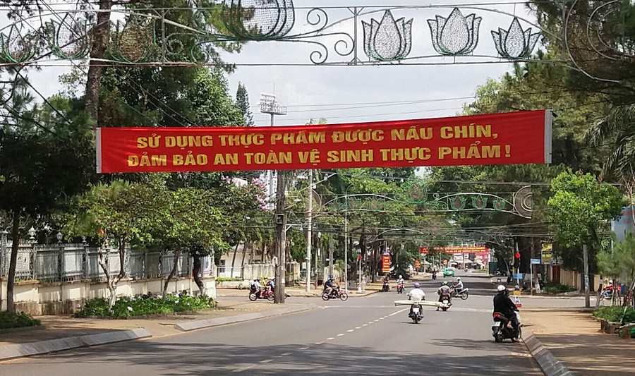 Trong Tháng hành động, công tác truyền thông đã được đẩy mạnh, tăng cường góp phần truyền tải các thông điệp về đảm bảo ATTP đến người dân. Ảnh: N.Y