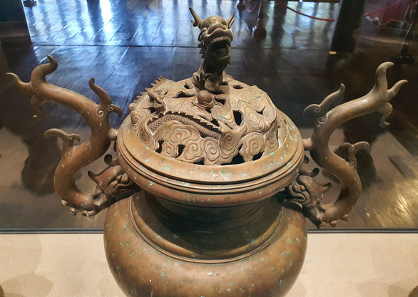 Lư đồng dùng để cúng của các nhà vua triều Nguyễn - Ảnh: PHƯỚC TUẦN