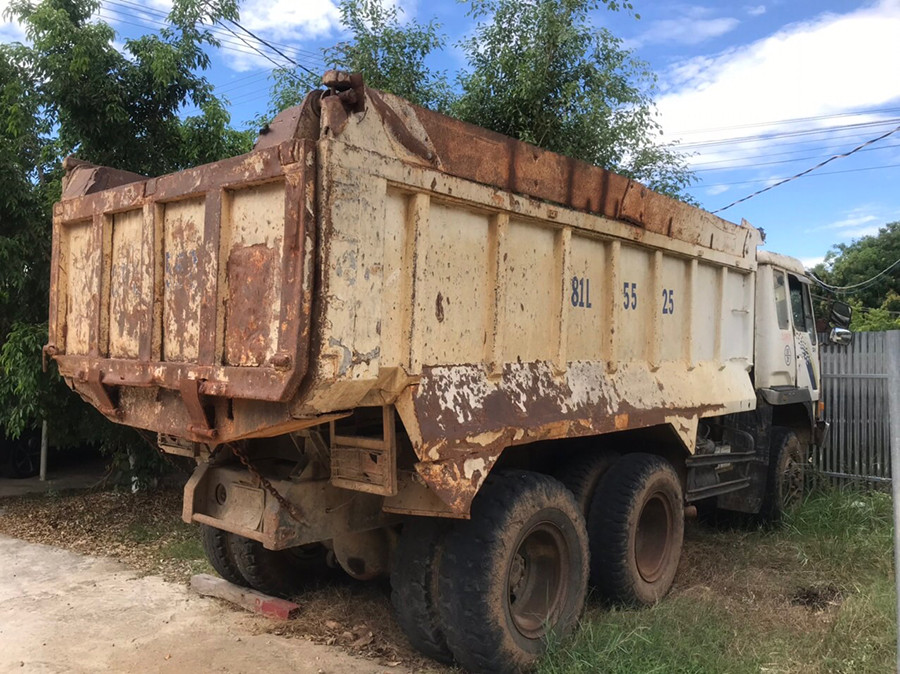 Chiếc xe tải đã hết niên hạn sử dụng nhưng vẫn được lưu hành. Ảnh: Văn Ngọc Chiếc xe tải đã hết niên hạn sử dụng nhưng vẫn được lưu hành. Ảnh: Văn Ngọc