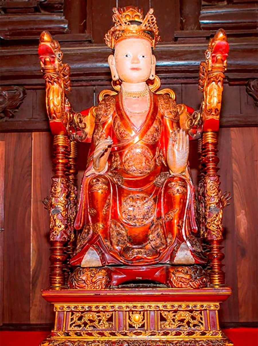 Tượng Mẫu Âu Cơ sơn son thếp vàng hiện đang được thờ tại đền Mẫu, xã Hiền Lương, huyện Hạ Hòa, tỉnh Phú Thọ. Cùng với bộ sưu tập nha cương, tượng Mẫu Âu Cơ là bảo vật quốc gia mới nhất ở Phú Thọ.