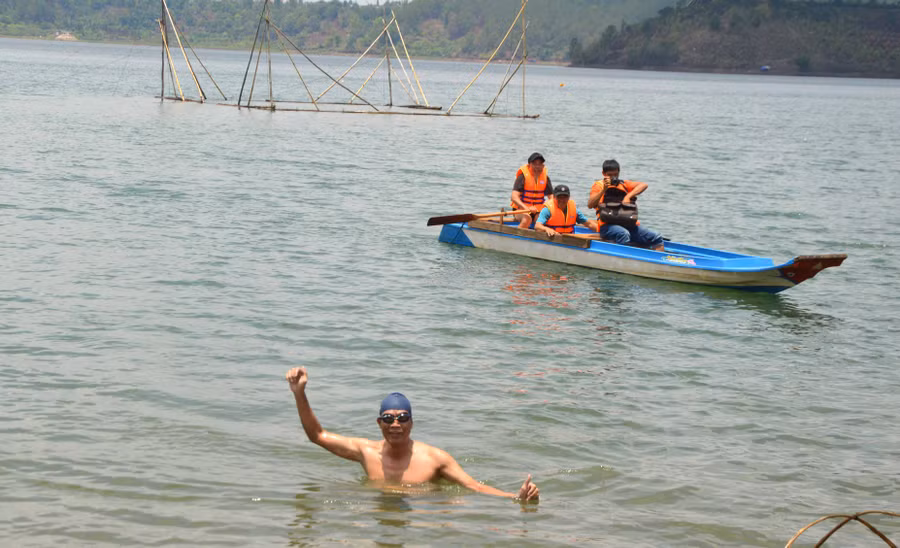 Anh Vũ Văn Tám sau khi chạm đích lượt về. Ảnh: Minh Vỹ