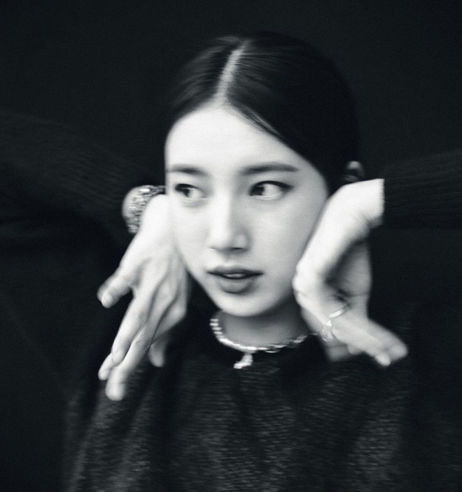 Khi bộ ảnh mới mang phong cách cổ điển này của Suzy lan truyền rộng rãi trên mạng xã hội Hàn Quốc như Pann, Naver, nhiều fan đã dành những lời khen có cánh cho cô: 