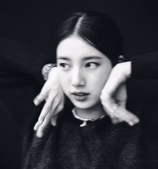 Khi bộ ảnh mới mang phong cách cổ điển này của Suzy lan truyền rộng rãi trên mạng xã hội Hàn Quốc như Pann, Naver, nhiều fan đã dành những lời khen có cánh cho cô: 