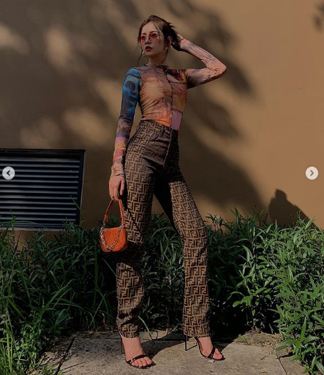 Cô chăm chút hình ảnh kỹ lưỡng từ trang phục đến phụ kiện đi kèm mỗi khi đi sự kiện hay khoe ảnh đời thường trên mạng xã hội.