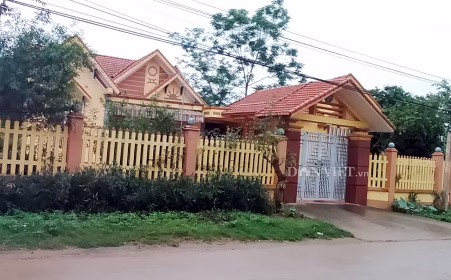 Ngôi nhà khá đàng hoàng của vợ chồng ông Trương Công Thức, Phó Bí thư Đảng ủy xã Cẩm Phú, huyện Thiệu Hoá.