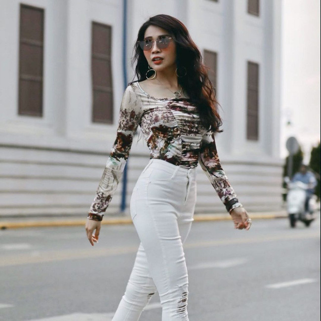 Khả Như triết lý: “Đối với mỗi người cho luôn phải có một người nhận và với mỗi người nhận bao giờ cũng phải có một người cho”. Khả Như triết lý: “Đối với mỗi người cho luôn phải có một người nhận và với mỗi người nhận bao giờ cũng phải có một người cho”.