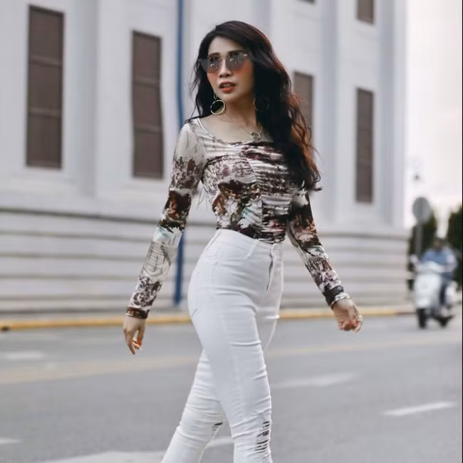 Khả Như triết lý: “Đối với mỗi người cho luôn phải có một người nhận và với mỗi người nhận bao giờ cũng phải có một người cho”.