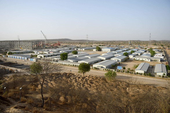 Một nhà máy điện được Trung Quốc tài trợ đang được xây dựng ở Islamkot, Pakistan năm 2018 - Ảnh: AFP